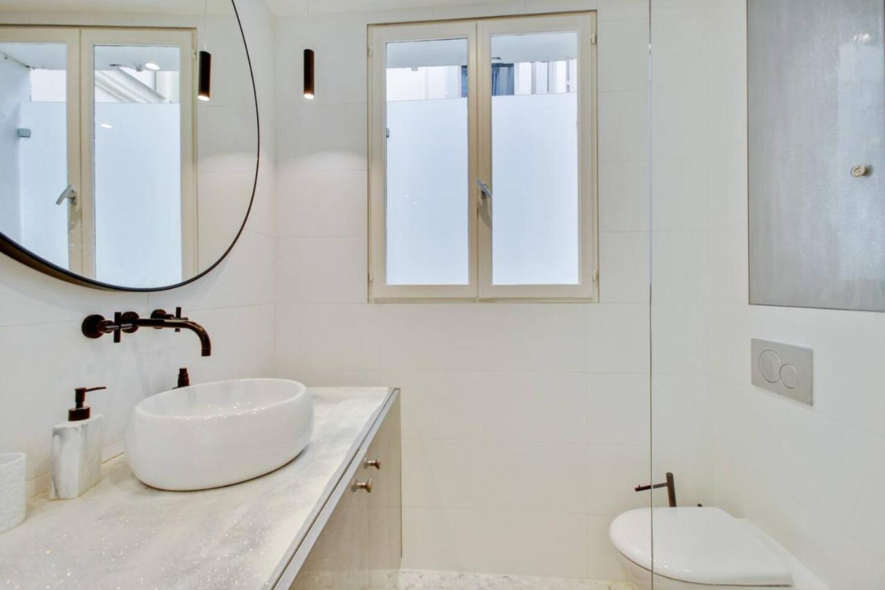 Refurbished Design Flat -near Champs-elysees Parijs